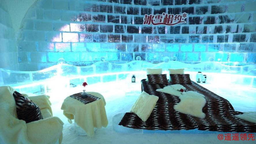 哈尔滨冰雪大世界“大寒不寒”：游客泡温泉、涮火锅