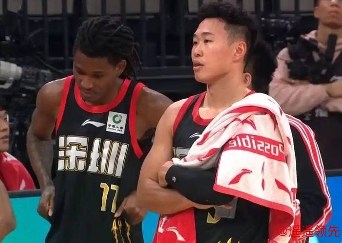 疯狂对决！一场比赛7次技术犯规，深圳力克山西，昔日冠军山西迎来18连败